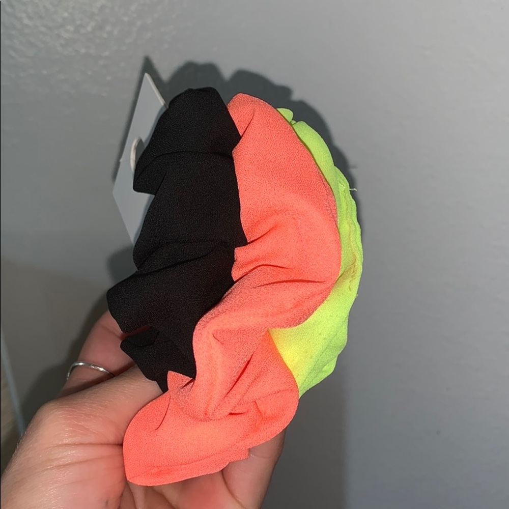 Pack of 3 forever 21 scrunchies